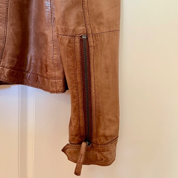 Perfect for Fall! Danier Leather jacket - Picture 4 of 6